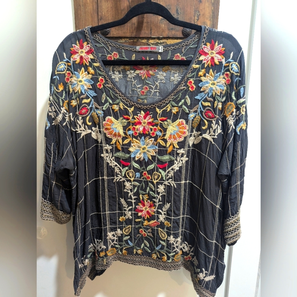 BEAUTIFUL Johnny Was floral Top